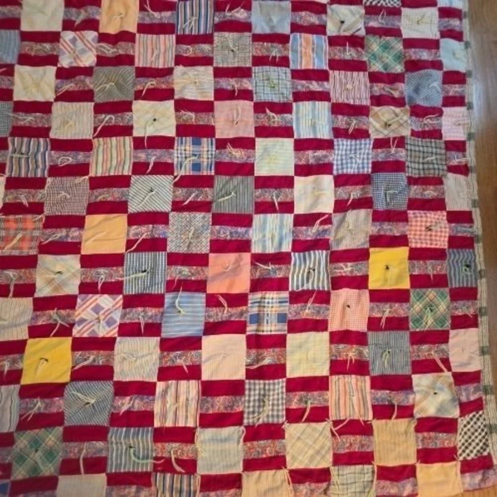 Vintage Handmade Patchwork Tied Quilt Red Multi Color‎ Scrap Cotton 81x65 Folk